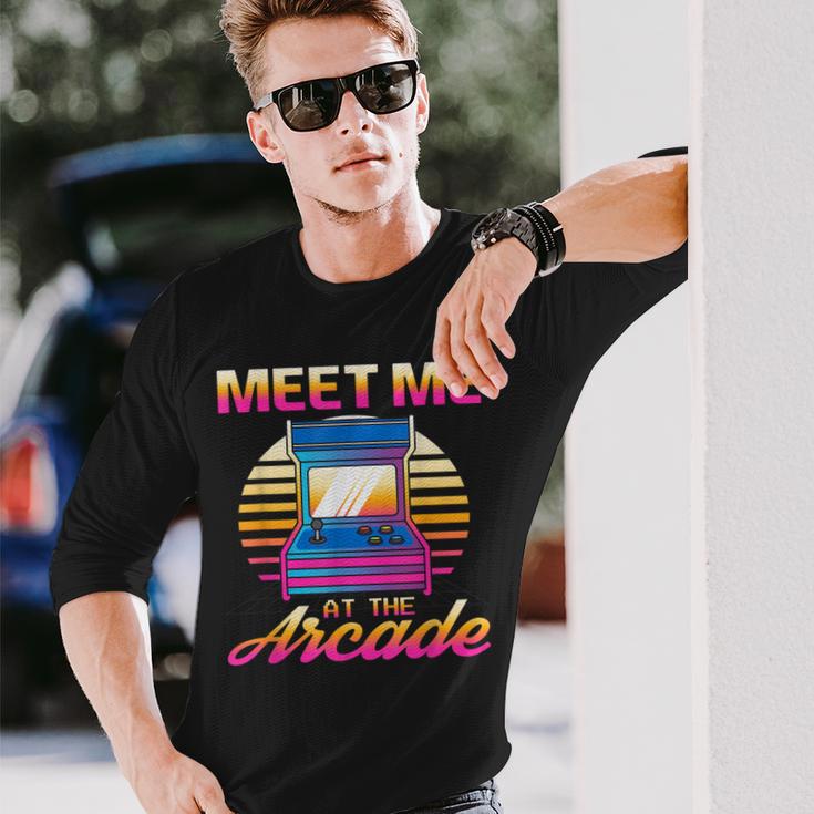 Meet Me At The Arcade Gameraporwave レトロビデオゲーム ゲーマービデオゲーム 長袖Tシャツ 彼への贈り物