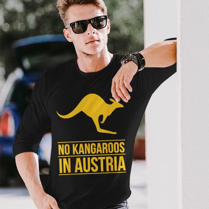 No Kangaroos In Austria 長袖Tシャツ 彼への贈り物