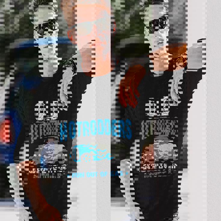 Old Hotrodders Never Die They Just Run Out Of Gas 米国車 ホットロッド 長袖Tシャツ 彼への贈り物