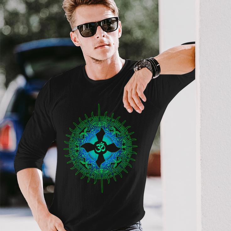 Om Psytrance Goa Psy Rave サイケデリックフェスティバルギフトアイデア 長袖Tシャツ 彼への贈り物