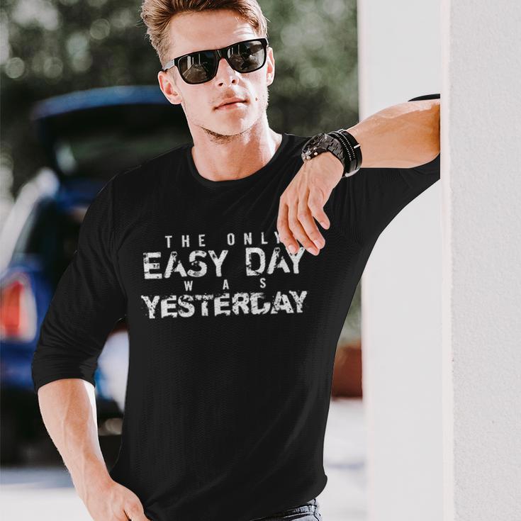 The Only Easy Day Was Yesterday 長袖Tシャツ 彼への贈り物