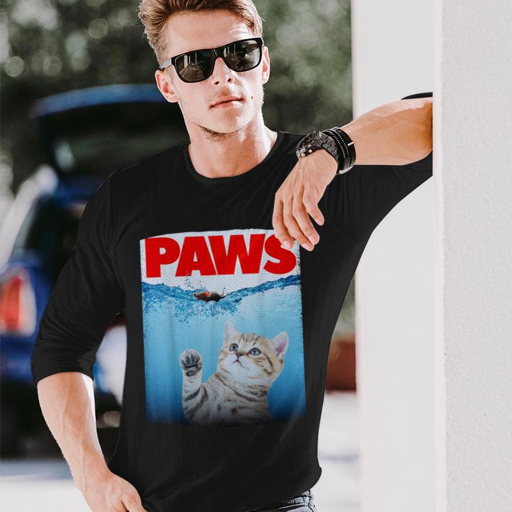 Paws Parody Cat Chasing A Cutecared Mouse Cat Lover 長袖Tシャツ 彼への贈り物