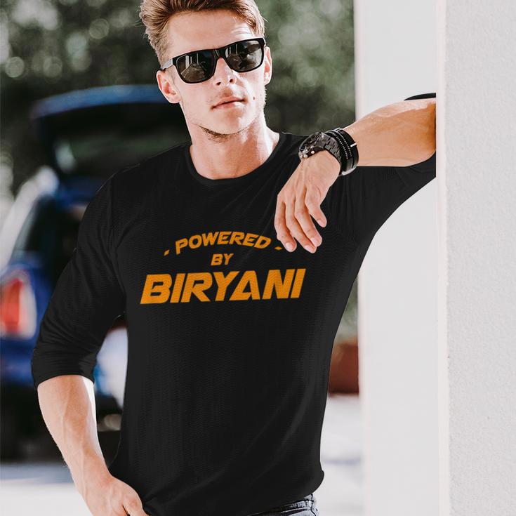 Powered By Biryani グルメ ビリヤニ 食品愛好家 ベリアーニ 長袖Tシャツ 彼への贈り物