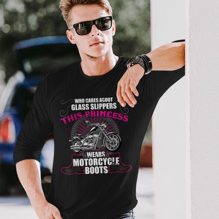 このプリンセスはオートバイブーツを身に着けていません ガラスのスリッパは面白い 長袖Tシャツ 彼への贈り物