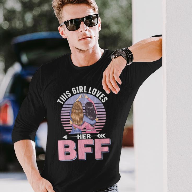 この少女は彼女のbffを愛している 友情 チーム 格言 友人 親友 長袖Tシャツ 彼への贈り物
