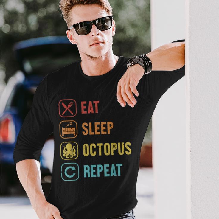 イート・スリープ・オクトパス・リピート・セファロポッド・オクトポッドズ・ラバー・オクトパス 長袖Tシャツ 彼への贈り物