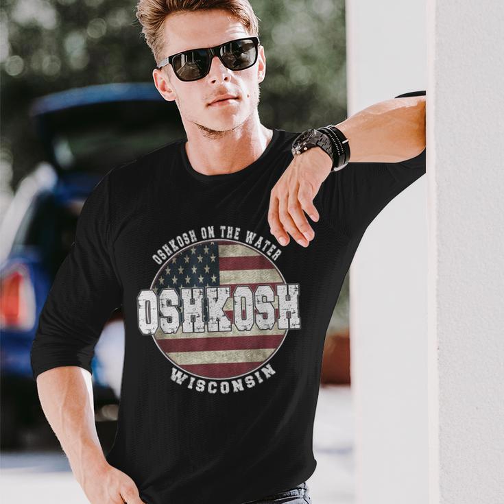 ウィスコンシン州オシュコシュ、ビンテージアメリカ国旗 長袖Tシャツ 彼への贈り物