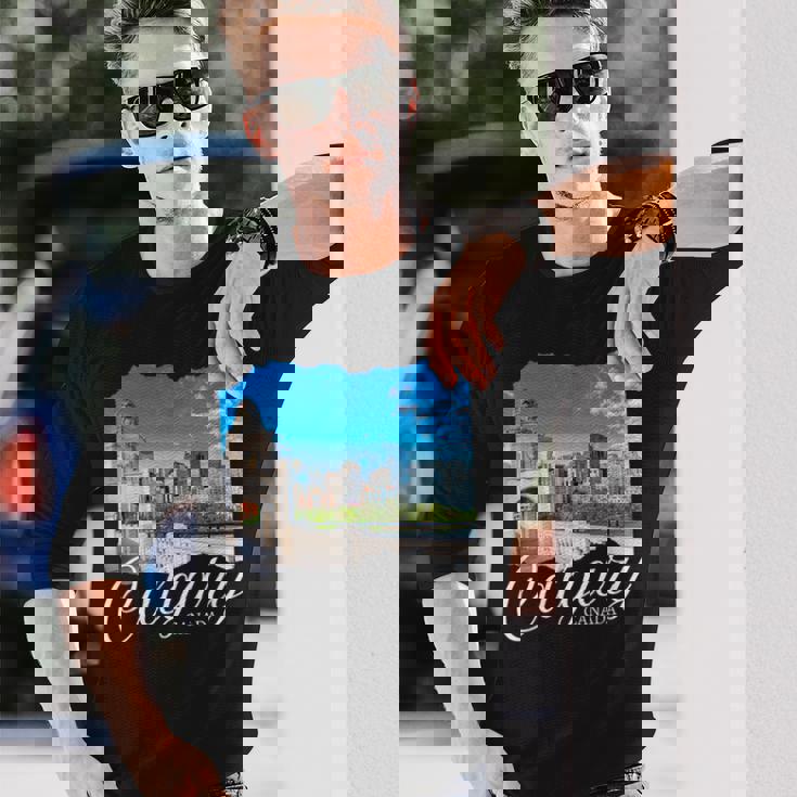 カナダのお土産カルガリー 長袖Tシャツ 彼への贈り物