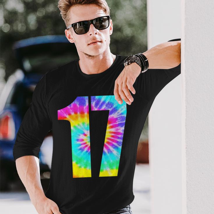 カラフルなタイダイ 17歳の誕生日または17番のチームイベント 長袖Tシャツ 彼への贈り物