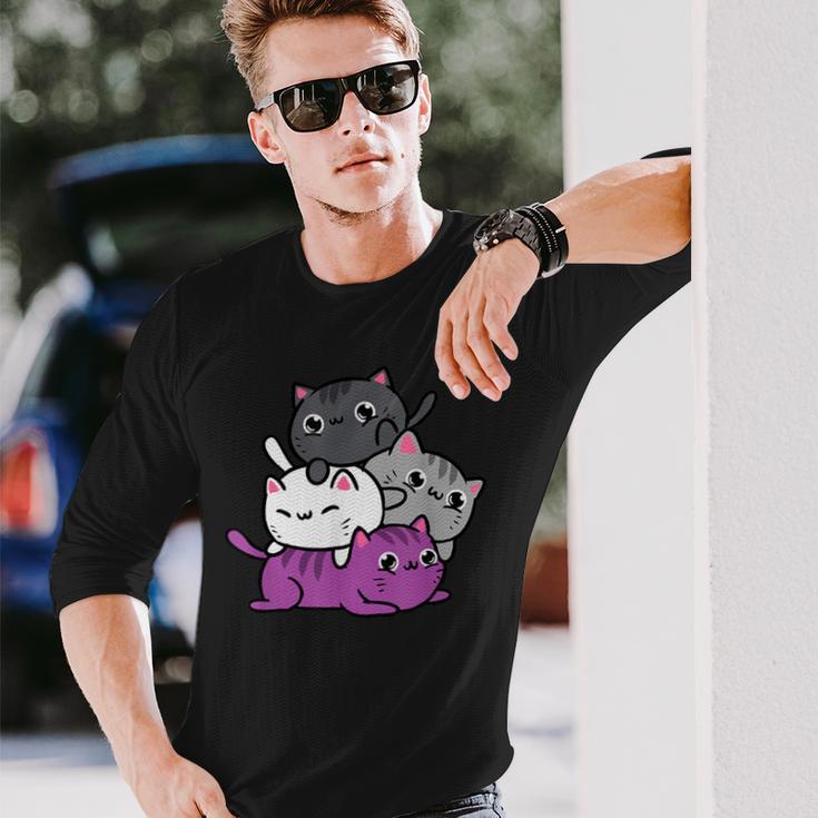 カワイイ猫の山 アセクシャルプライド 長袖Tシャツ 彼への贈り物