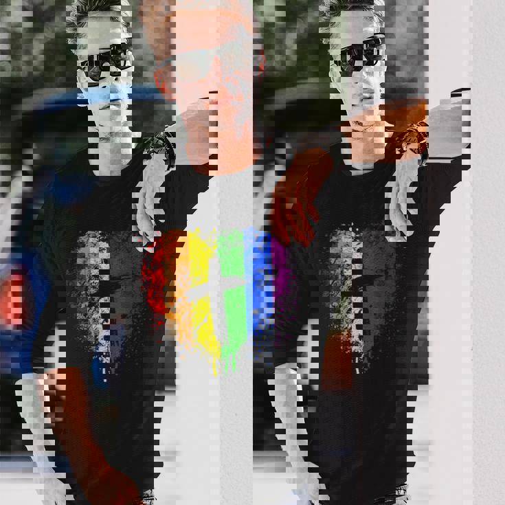 クロスのあるレインボー ハート、キリスト教の宗教的なゲイ プライド 長袖Tシャツ 彼への贈り物