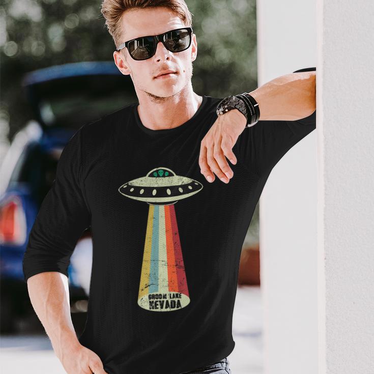 グルームネバダ湖レトロトップシークレットエリア 51 Ufo Uap エイリアン 長袖Tシャツ 彼への贈り物