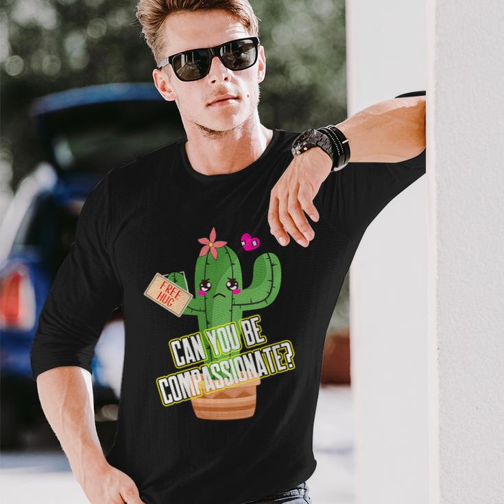 サボテンフリーハグ 思いやり 長袖Tシャツ 彼への贈り物