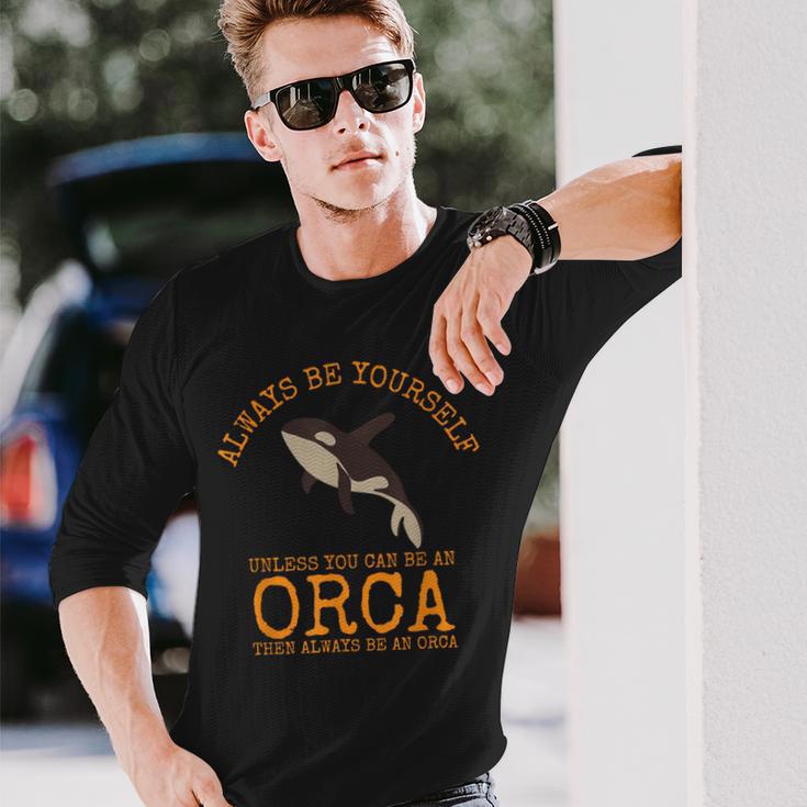 シャチになれない限り、いつも自分らしくありなさい 長袖Tシャツ 彼への贈り物