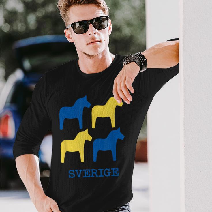 スウェーデンダラ馬スウェーデン国旗 長袖Tシャツ 彼への贈り物