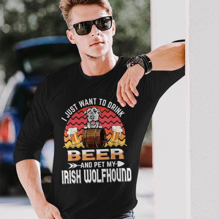 ビールを飲みたいだけです ペット アイリッシュ・ウルフハウンドの愛犬家 長袖Tシャツ 彼への贈り物
