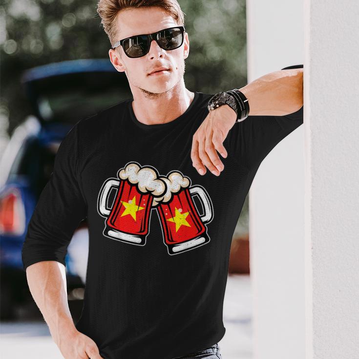 ベトナム国旗ビールジョッキ クールなベトナムビール 長袖Tシャツ 彼への贈り物