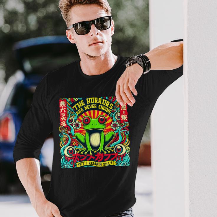 ホラーは決して終わらないけど、俺は愚かな日本のカエルのまま 長袖Tシャツ 彼への贈り物