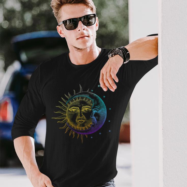 ボヘミアンの秘教の精神的な太陽と月 長袖Tシャツ 彼への贈り物