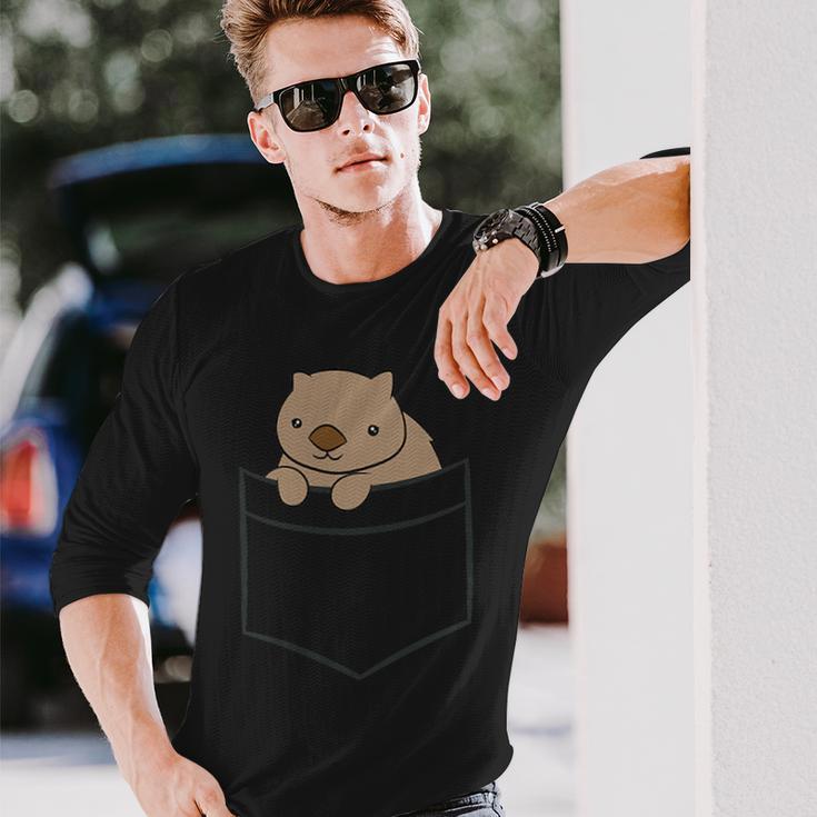 ポケットの赤ちゃんウォンバット かわいいオーストラリアのウォンバット 長袖Tシャツ 彼への贈り物