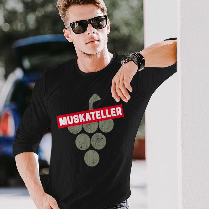 マスカットバインのヴィンテージワイン愛好家とワインメーカーのワインデザイン 長袖Tシャツ 彼への贈り物
