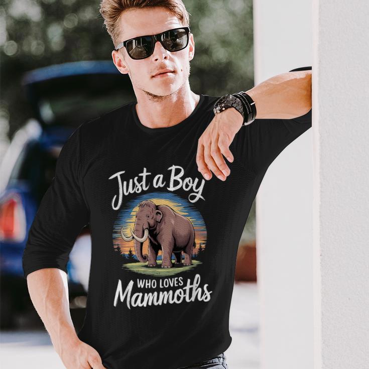 マンモスが大好きな少年 アイスアニマルファン キッズマンモス 長袖Tシャツ 彼への贈り物
