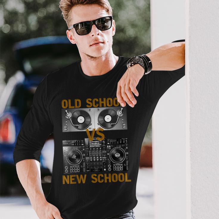 ミュージックdjs オールドスクールvs ニュースクールターンテーブル 長袖Tシャツ 彼への贈り物