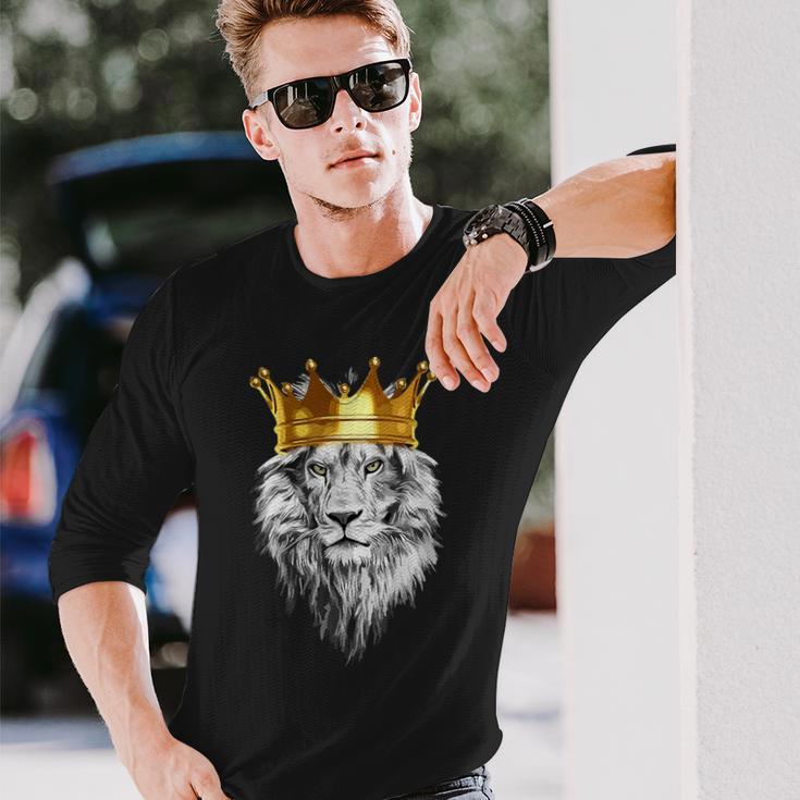ライオンファンのための王冠を持つライオン 長袖Tシャツ 彼への贈り物