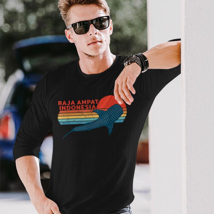 ラジャアンパットインドネシアジンベイザメ 長袖Tシャツ 彼への贈り物