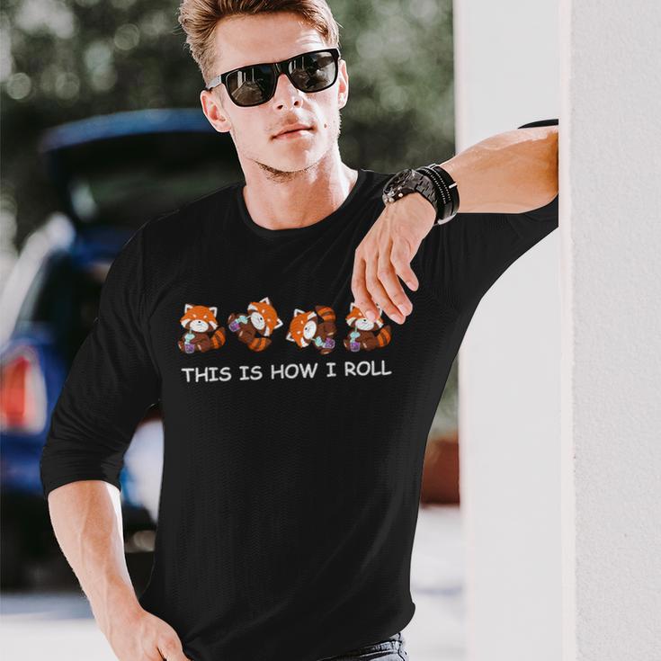レッサーパンダのタピオカティーシャツボバティーギフトこれが私の転がり方です 長袖Tシャツ 彼への贈り物