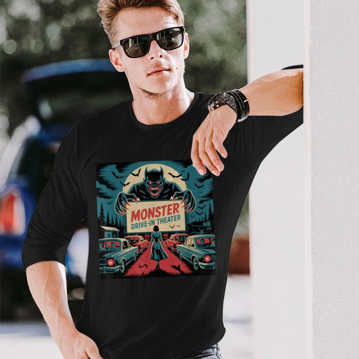 レトロ モンスター ドライブイン ホラー 映画 アート ヴィンテージ 長袖Tシャツ 彼への贈り物