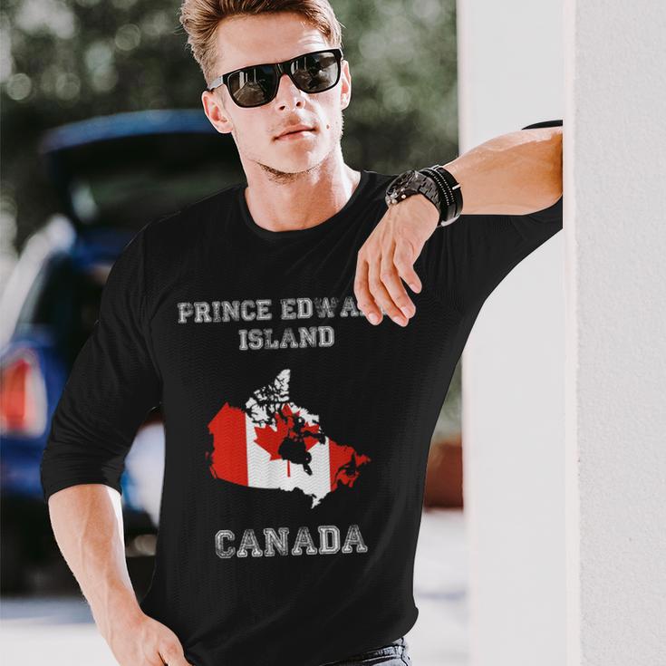 レトロプリンスエドワード島カナダアンティーク調カナダ国旗 長袖Tシャツ 彼への贈り物