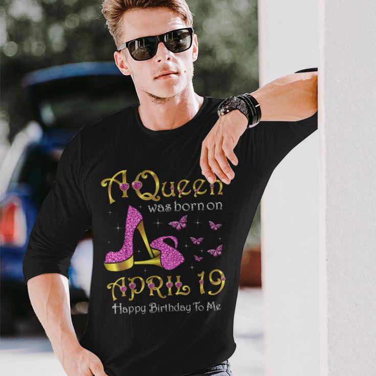 女王は4月19日、4月19日に誕生した誕生日パーティー。 長袖Tシャツ 彼への贈り物