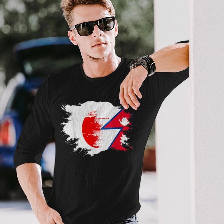 日本とネパールのdna遺産フラッグ 長袖Tシャツ 彼への贈り物
