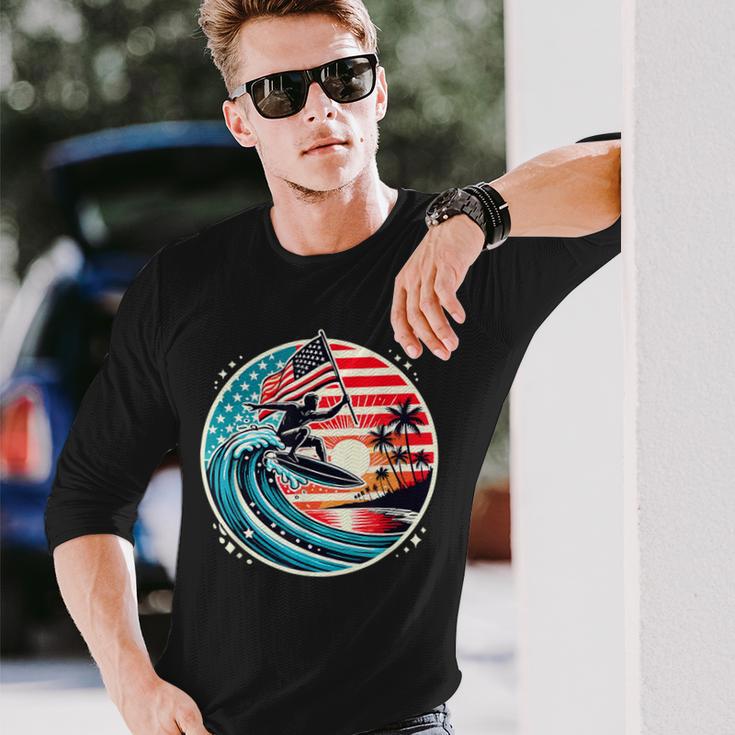 最高のサーフグラフィック アメリカ国旗 サーフィン サーフボード バケーション 長袖Tシャツ 彼への贈り物