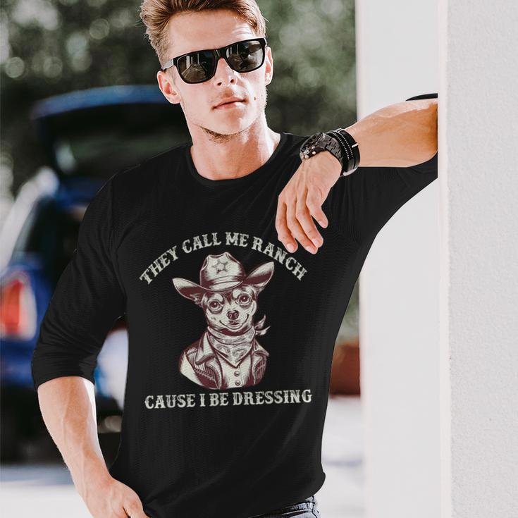 私がおもしろい犬にカウボーイの格好をしているから牧場って呼ばれてる 長袖Tシャツ 彼への贈り物