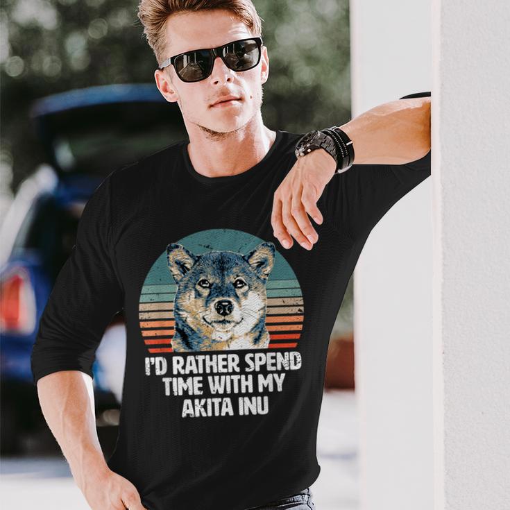 秋田犬と時間を過ごしたい 面白い秋田犬。 長袖Tシャツ 彼への贈り物