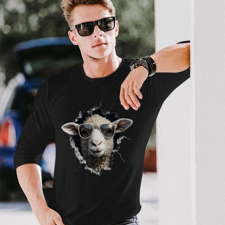 羊が穴から覗いています 農夫 羊飼い 飼い Coolheep Portrait 長袖Tシャツ 彼への贈り物