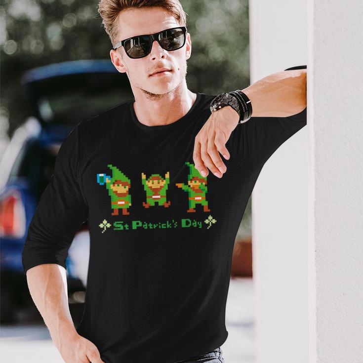 聖パトリックデー ピクセルアート ドット絵 レトロゲーム プレゼント ダブダンス 乾杯 万歳 長袖Tシャツ 彼への贈り物
