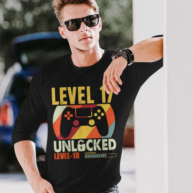 面白い17歳の誕生日 17歳 ギフト レベル17 アンロック 長袖Tシャツ 彼への贈り物