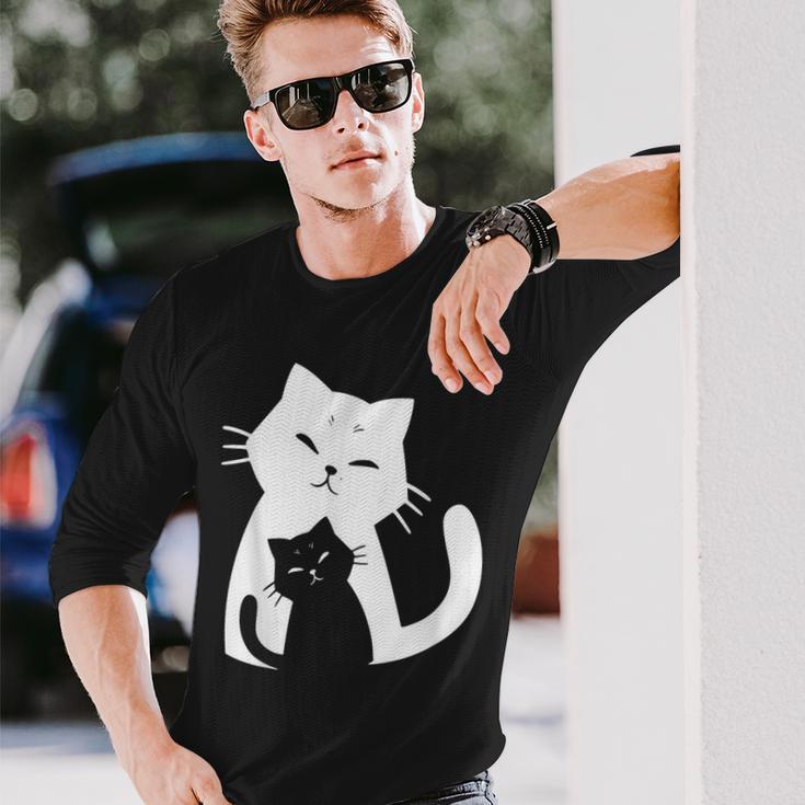 黒猫と白猫 長袖Tシャツ 彼への贈り物