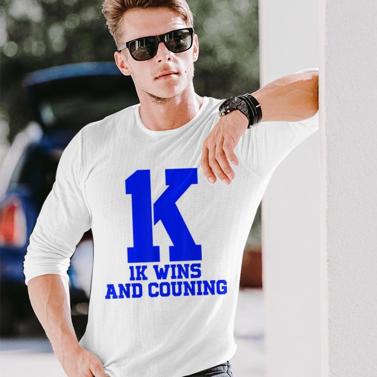 1Kコーチkボールドが勝ち、数え切れないほどのバスケットボール 長袖Tシャツ 彼への贈り物