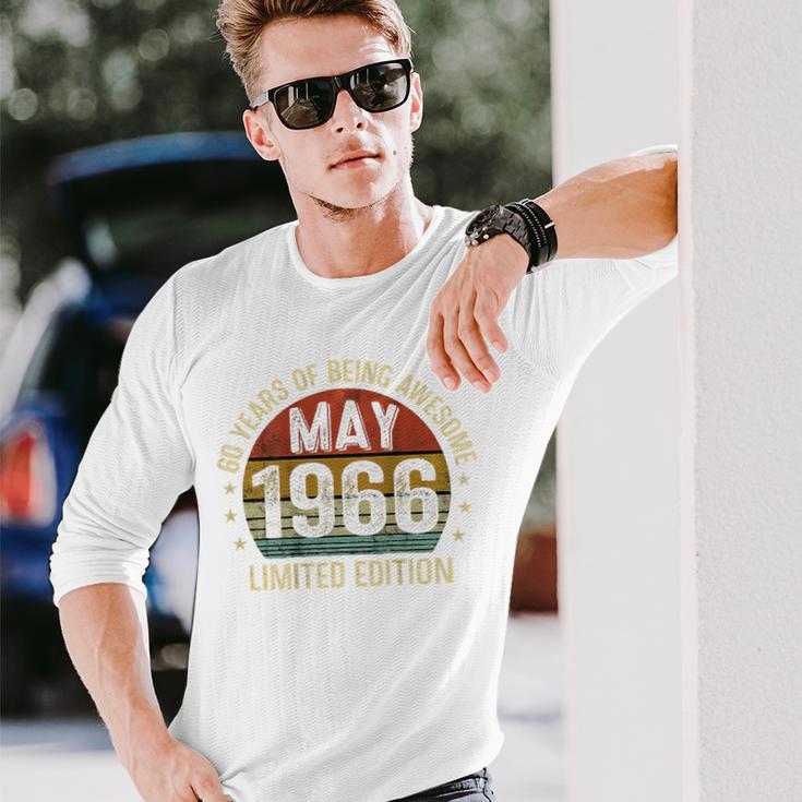 On Back 5月の誕生日 Est 1966年限定版 60Th 長袖Tシャツ 彼への贈り物