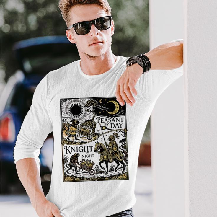 Peasant By Day Knight By Night ルネッサンスフェア ファニー カエル 長袖Tシャツ 彼への贈り物