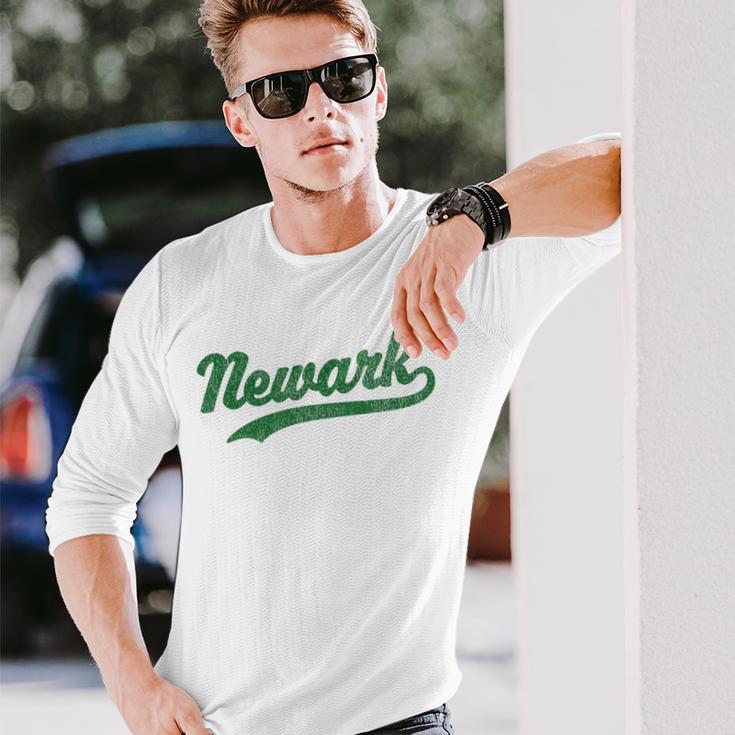 ニューアークオハイオ州ヴィンテージスポーツグラフィック。 長袖Tシャツ 彼への贈り物