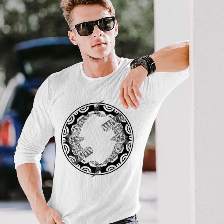 ニュージーランド ハンマーヘッド サメ サークル シンボル マオリ族。 長袖Tシャツ 彼への贈り物