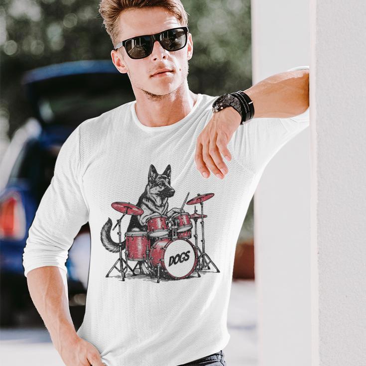 ヴィンテージジャーマンシェパード犬の演奏ドラム。 長袖Tシャツ 彼への贈り物