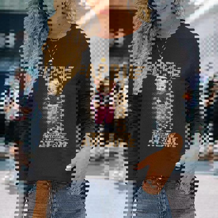 1935年4月 91歳の誕生日 91歳のテディベア Being Awesome 長袖Tシャツ 彼女への贈り物