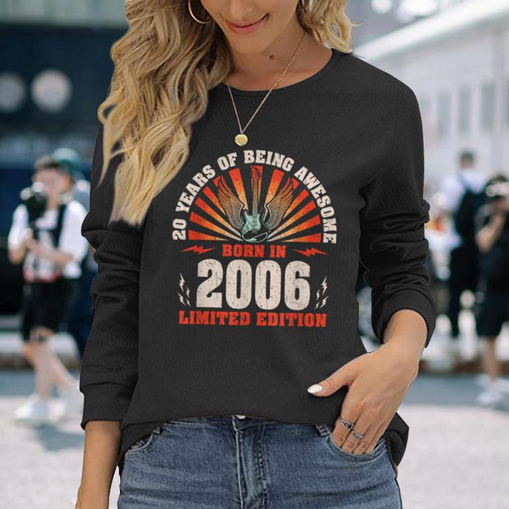 20歳の誕生日 20歳のギタリスト ギター愛好家 2006年生まれ 長袖Tシャツ 彼女への贈り物