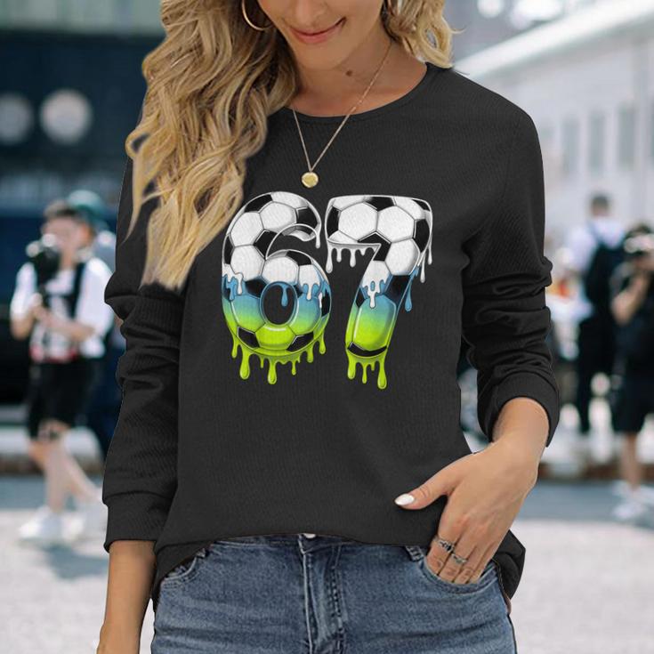 67 サッカーボードリップ シックスセブン サッカーボール ドリップボーイズ ユース サッカー 長袖Tシャツ 彼女への贈り物